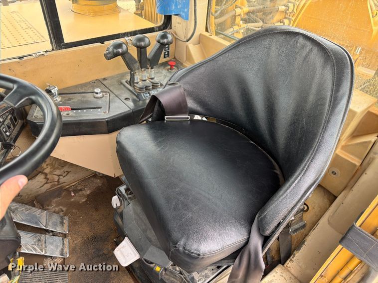 image for item EW2169 1998 Caterpillar 627F scraper