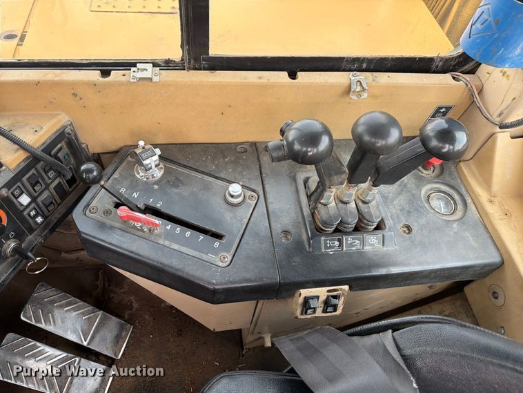image for item EW2169 1998 Caterpillar 627F scraper