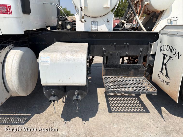 image for item EW8625 2017 Peterbilt 567 ready mix truck