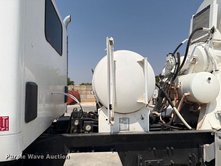 image for item EW8625 2017 Peterbilt 567 ready mix truck