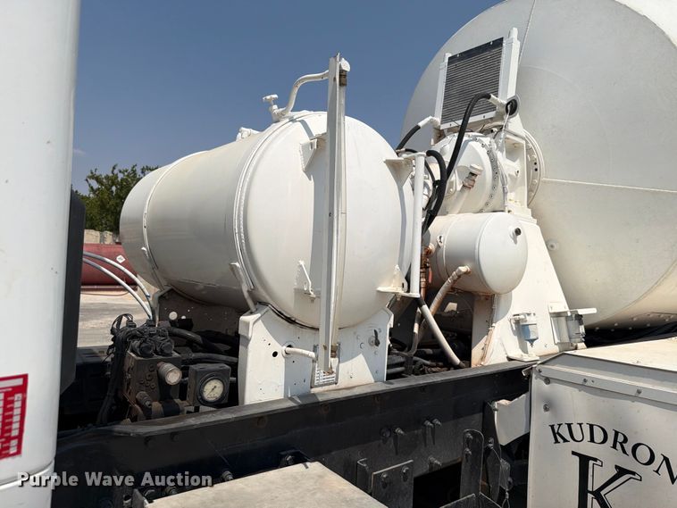 image for item EW8625 2017 Peterbilt 567 ready mix truck