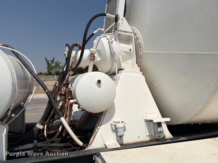 image for item EW8625 2017 Peterbilt 567 ready mix truck