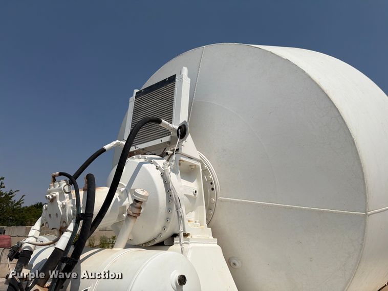 image for item EW8625 2017 Peterbilt 567 ready mix truck
