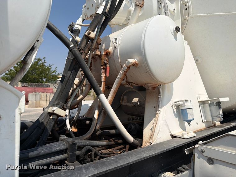 image for item EW8625 2017 Peterbilt 567 ready mix truck
