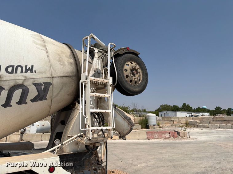 image for item EW8625 2017 Peterbilt 567 ready mix truck