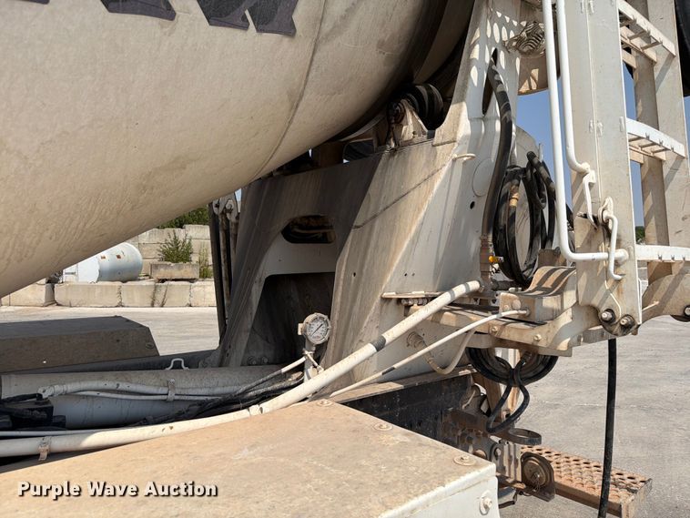 image for item EW8625 2017 Peterbilt 567 ready mix truck