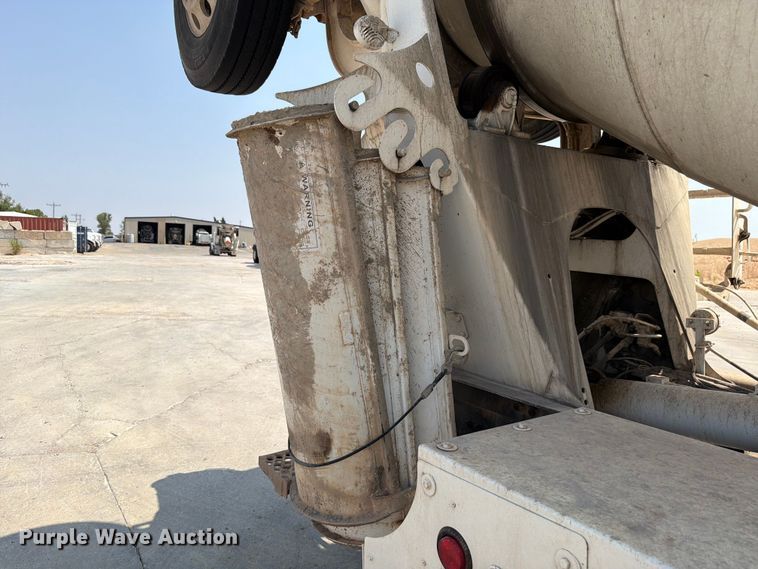 image for item EW8625 2017 Peterbilt 567 ready mix truck