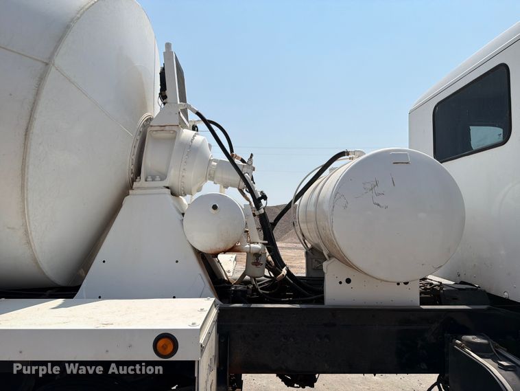 image for item EW8625 2017 Peterbilt 567 ready mix truck