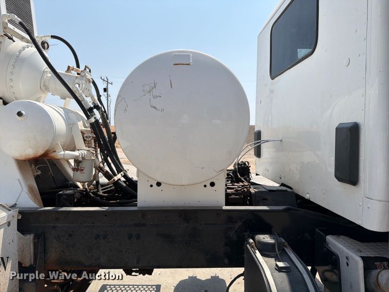 image for item EW8625 2017 Peterbilt 567 ready mix truck
