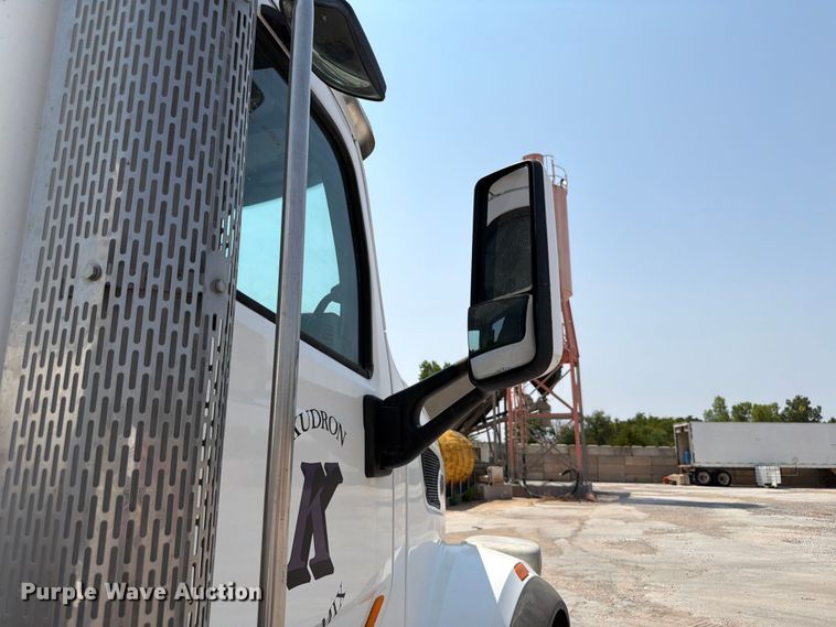 image for item EW8625 2017 Peterbilt 567 ready mix truck