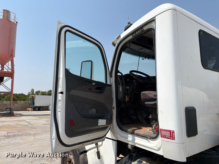 image for item EW8625 2017 Peterbilt 567 ready mix truck