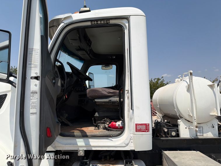 image for item EW8625 2017 Peterbilt 567 ready mix truck