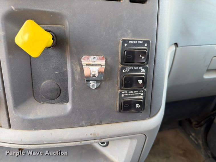 image for item EW8625 2017 Peterbilt 567 ready mix truck
