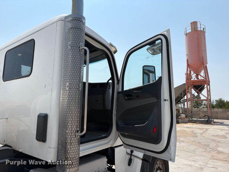 image for item EW8625 2017 Peterbilt 567 ready mix truck