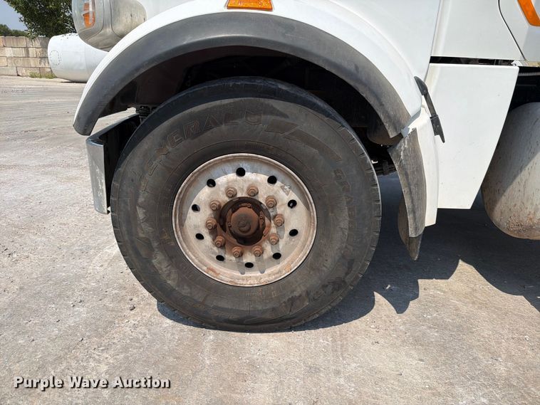 image for item EW8625 2017 Peterbilt 567 ready mix truck