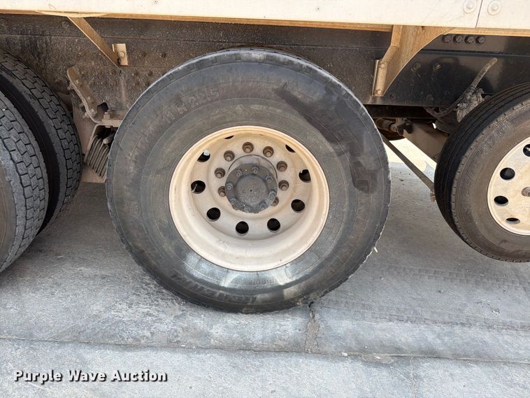 image for item EW8625 2017 Peterbilt 567 ready mix truck