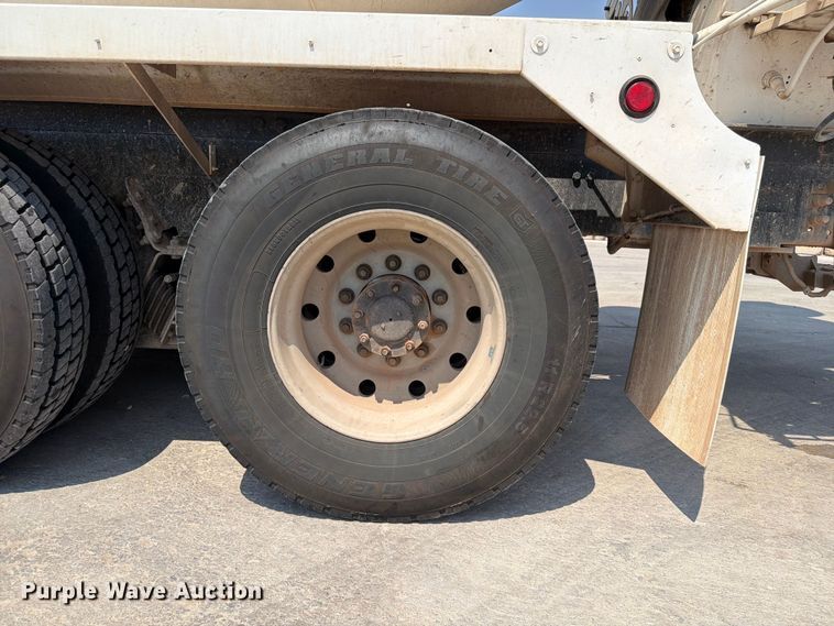 image for item EW8625 2017 Peterbilt 567 ready mix truck
