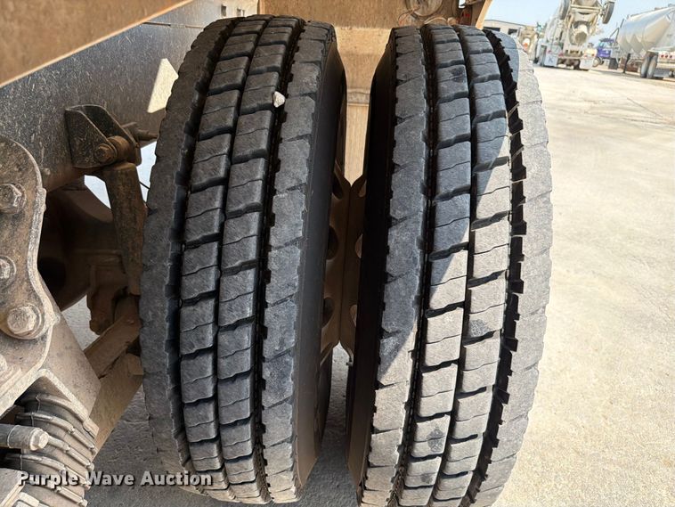 image for item EW8625 2017 Peterbilt 567 ready mix truck