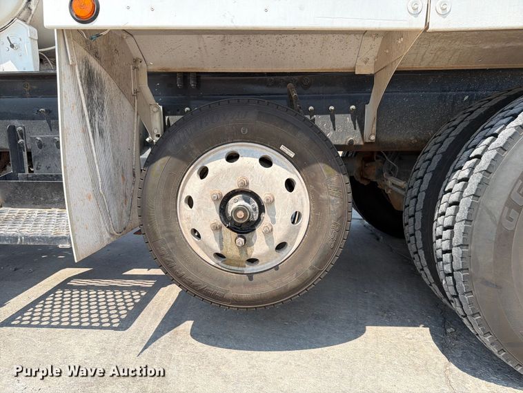 image for item EW8625 2017 Peterbilt 567 ready mix truck