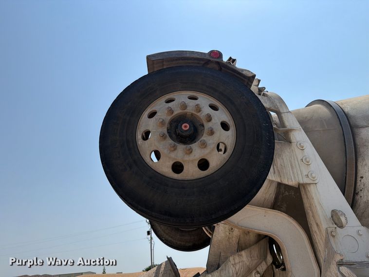 image for item EW8625 2017 Peterbilt 567 ready mix truck