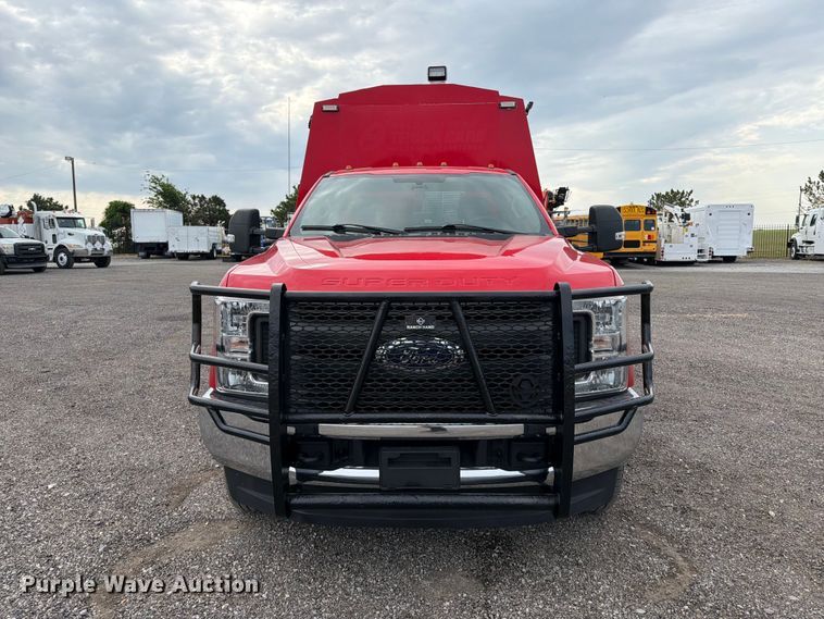 image for item FB4981 2017 Ford F350 Super Duty utility bed pickup truck