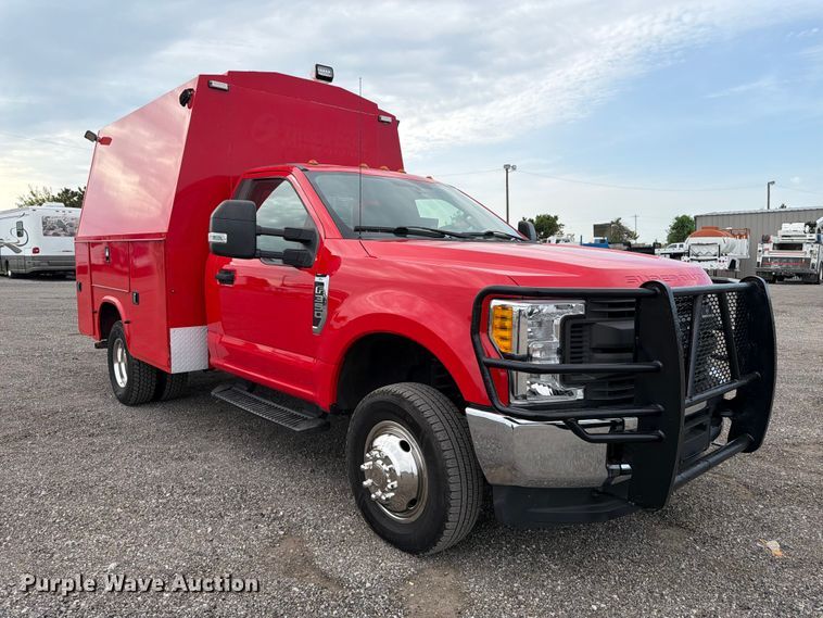 image for item FB4981 2017 Ford F350 Super Duty utility bed pickup truck