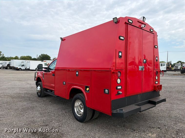 image for item FB4981 2017 Ford F350 Super Duty utility bed pickup truck