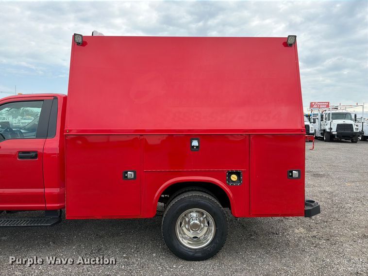 image for item FB4981 2017 Ford F350 Super Duty utility bed pickup truck