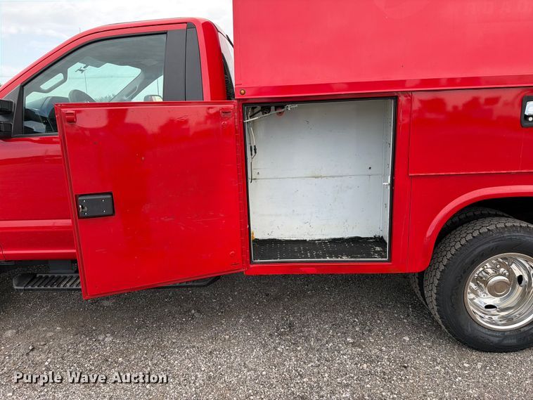 image for item FB4981 2017 Ford F350 Super Duty utility bed pickup truck