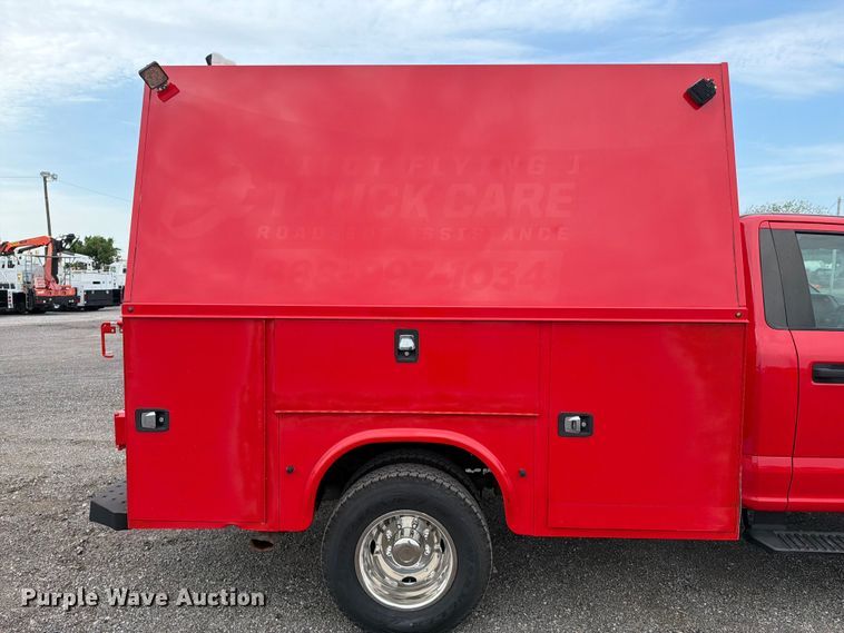 image for item FB4981 2017 Ford F350 Super Duty utility bed pickup truck