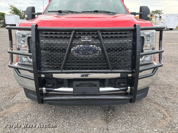 image for item FB4981 2017 Ford F350 Super Duty utility bed pickup truck