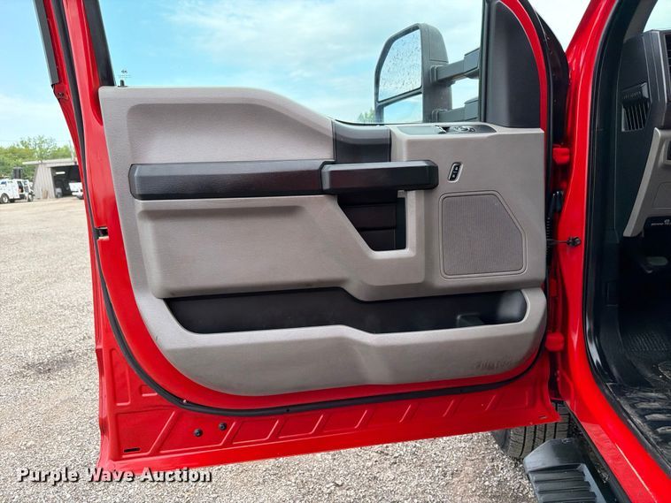 image for item FB4981 2017 Ford F350 Super Duty utility bed pickup truck
