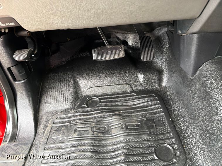 image for item FB4981 2017 Ford F350 Super Duty utility bed pickup truck