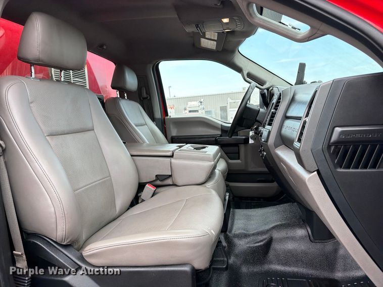image for item FB4981 2017 Ford F350 Super Duty utility bed pickup truck