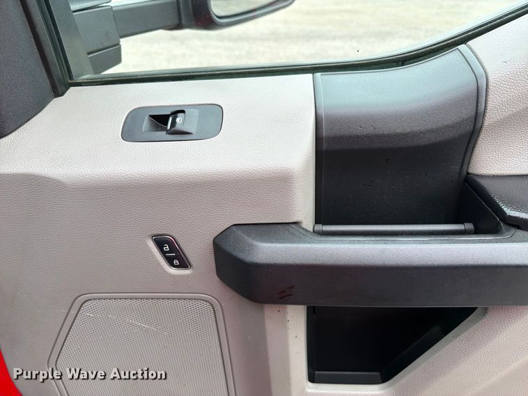 image for item FB4981 2017 Ford F350 Super Duty utility bed pickup truck