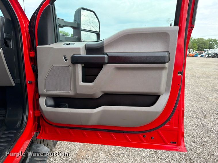 image for item FB4981 2017 Ford F350 Super Duty utility bed pickup truck