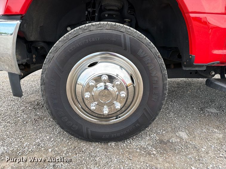 image for item FB4981 2017 Ford F350 Super Duty utility bed pickup truck