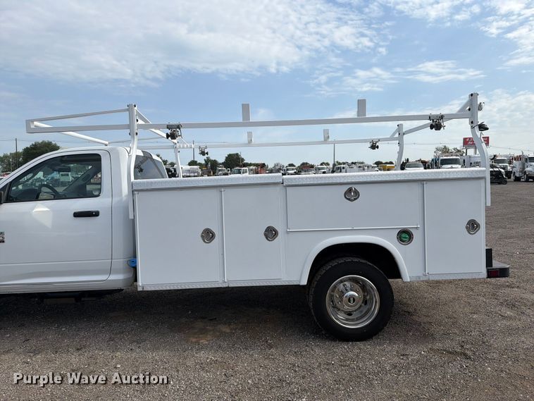 image for item FB4982 2015 RAM 5500 Heavy Duty utility / service truck