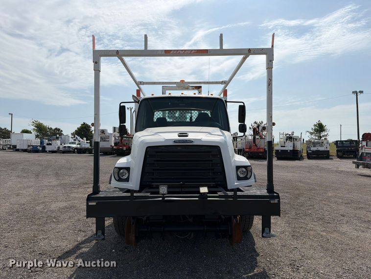 image for item FB4984 2014 Freightliner 114SD crane truck