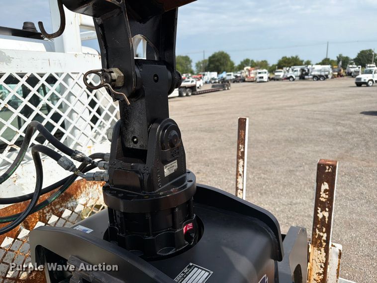 image for item FB4984 2014 Freightliner 114SD crane truck