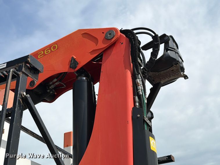 image for item FB4984 2014 Freightliner 114SD crane truck