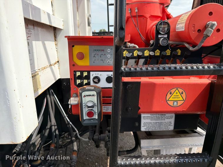 image for item FB4984 2014 Freightliner 114SD crane truck