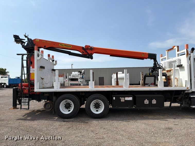 image for item FB4984 2014 Freightliner 114SD crane truck