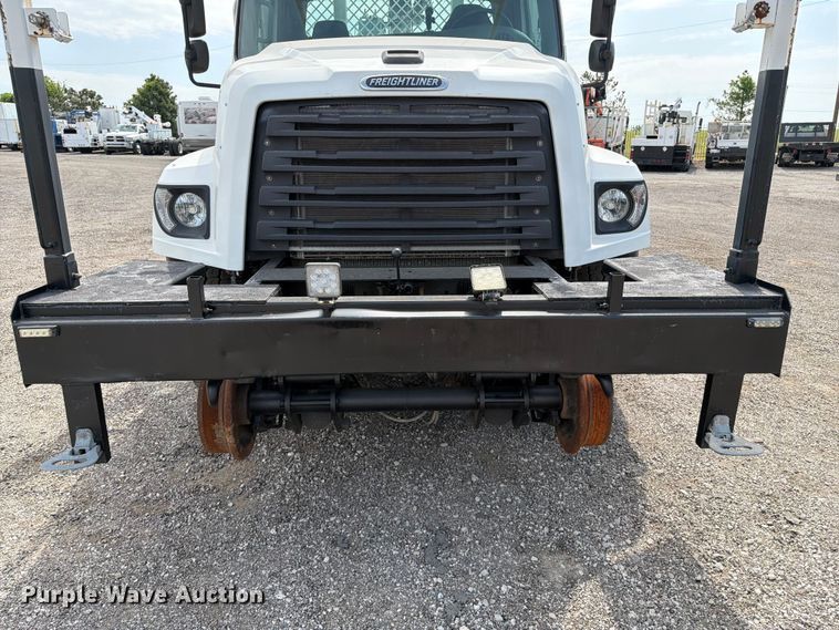 image for item FB4984 2014 Freightliner 114SD crane truck
