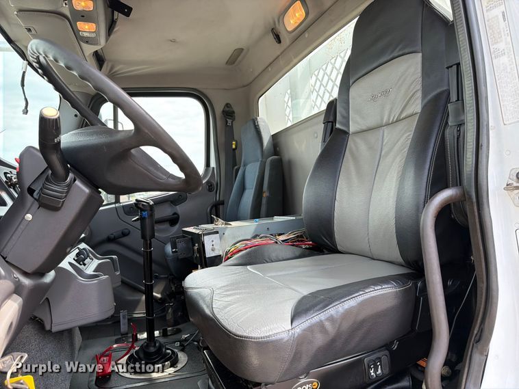 image for item FB4984 2014 Freightliner 114SD crane truck