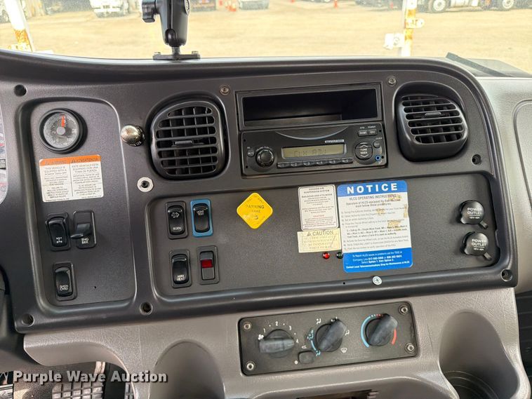 image for item FB4984 2014 Freightliner 114SD crane truck