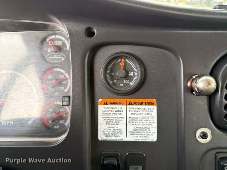 image for item FB4984 2014 Freightliner 114SD crane truck