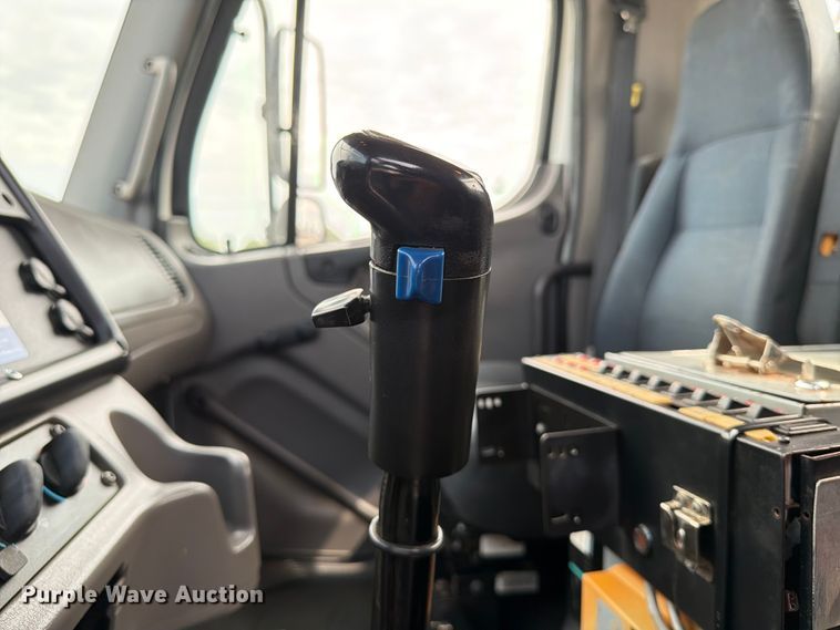 image for item FB4984 2014 Freightliner 114SD crane truck