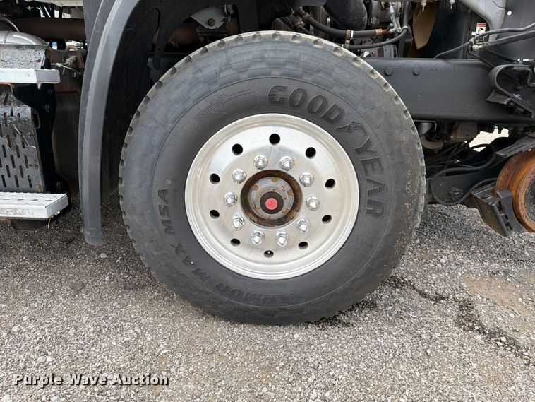 image for item FB4984 2014 Freightliner 114SD crane truck