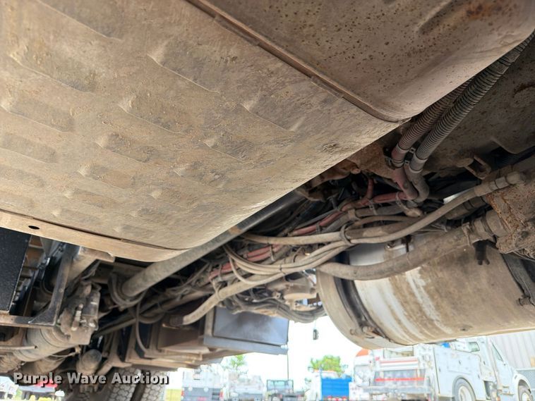image for item FB4984 2014 Freightliner 114SD crane truck
